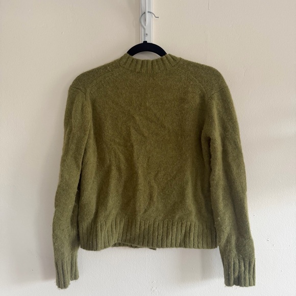 Everlane The Crew Cardigan in Alpaca in Moss - Picture 7 of 7